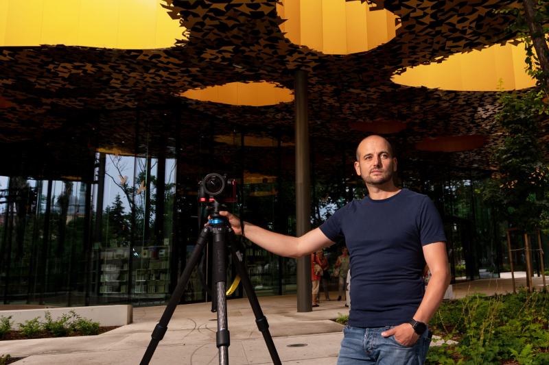 Fénybe rajzolt terek – Találkozás az alkotóval